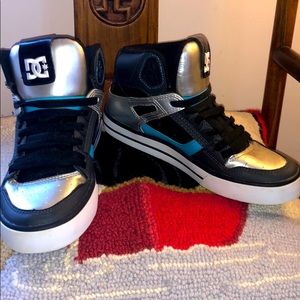 DC: women’s skater sneakers